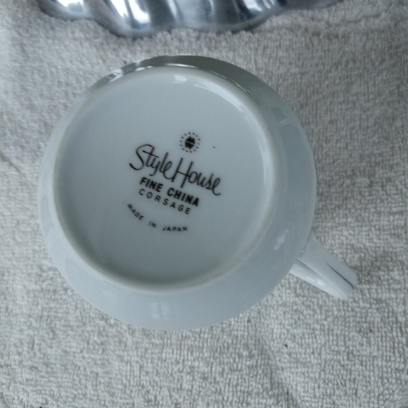 Style House Fine China Corsage Pattern - Picture 8 of 11